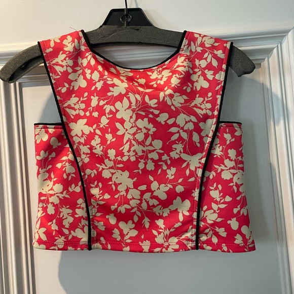 Un Deaux Trois pink floral cropped top - Picture 2 of 3